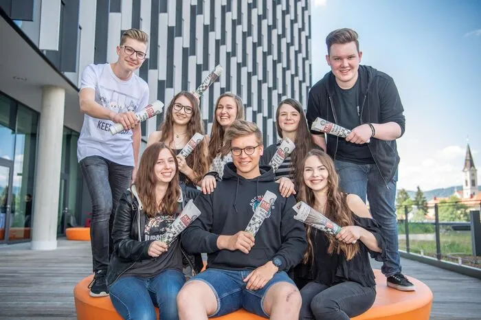 Die fleißigen Jungredakteure im Bild.