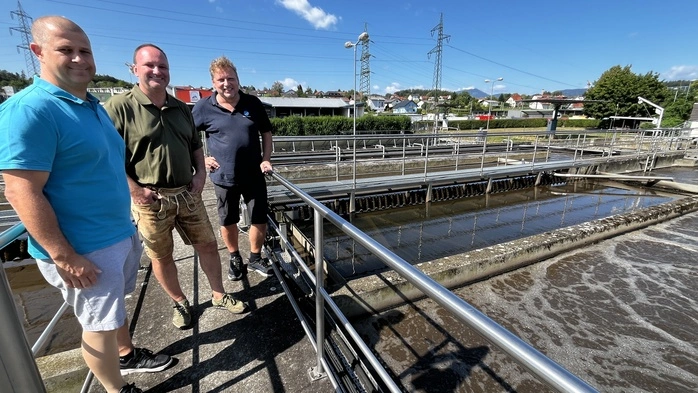 Bei der Weizer Kläranlage (von links): Robert Schaffernack (Abteilungsleiter für die Wasserversorgung in der Stadtgemeinde Weiz), Gerd Holzer (technischer Direktor der Stadtgemeinde Weiz) und Alois Strobl-Koller (Betriebsleiter der Kläranlage)