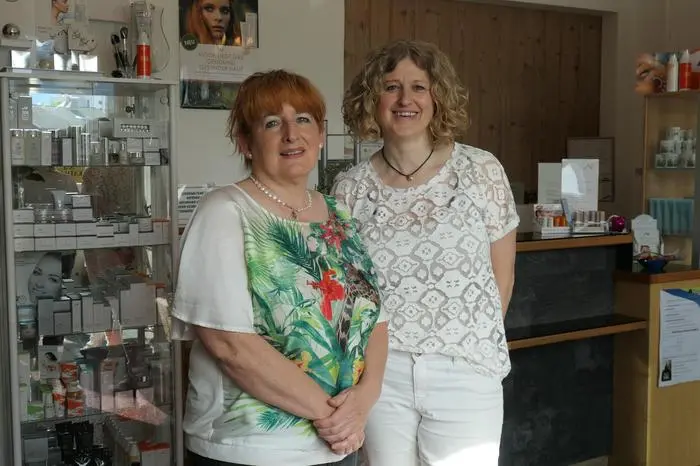 Ein eingespieltes Team: Katharina Nothdurfter-Bürgler und Mitarbeiterin Gerti Lusser