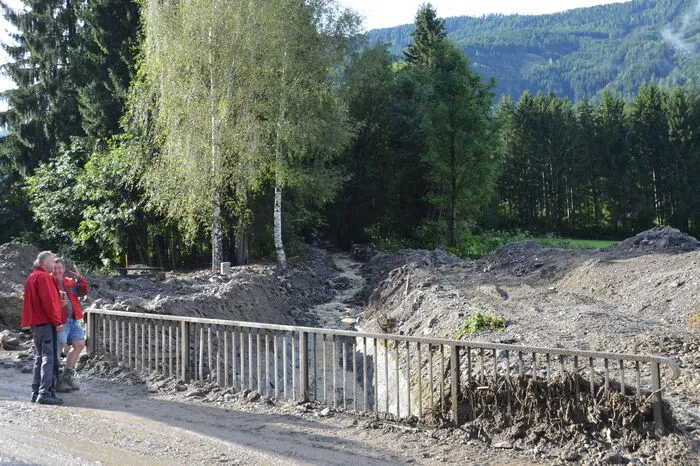 Binnen weniger Augenblicke schwemmte das Wasser die Geröllmassen an.
