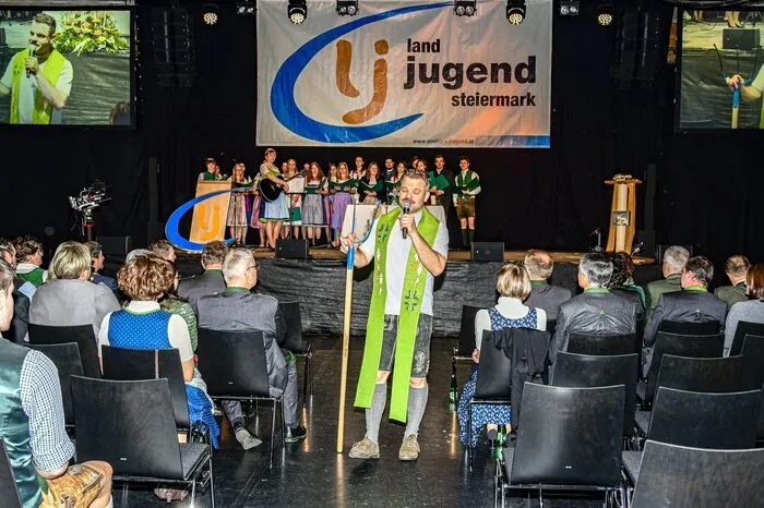 Eingeleitet wurde der Tag mit einem Wortgottesdienst, zelebriert von Pater Bernhard Pesendorfer.