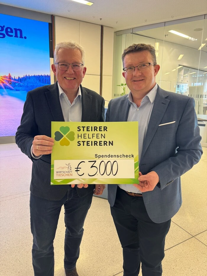 Scheckübergabe an Thomas Spann, Präsident von Steirer helfen Steirern.
