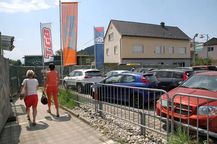 Derzeit gibt es nur einen Durchgang für Fußgänger