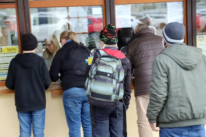 Auch an der Kasse bildeten sich immer wieder längere Schlangen.