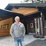 Bürgermeister Kurt Schober vor dem  generalsanierten Eingangshaus zur Raggaschlucht 