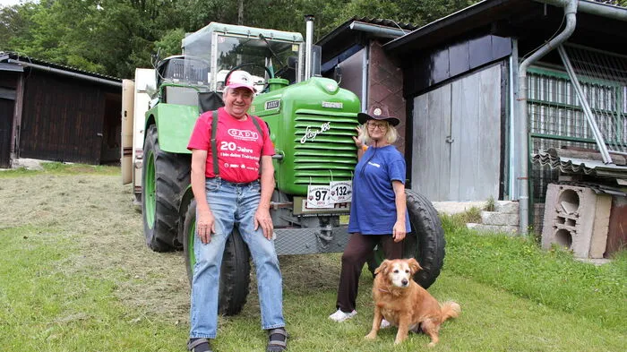 Hans und Renate Gressenberger aus Voitsberg fahren jedes Jahr mit ihrem Steyr T185 und Hündin Hexi auf Urlaub.