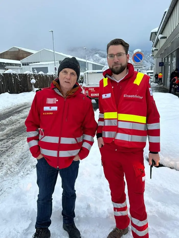 Gernot Maurer (l.) mit Einsatzleiter Robert Russ