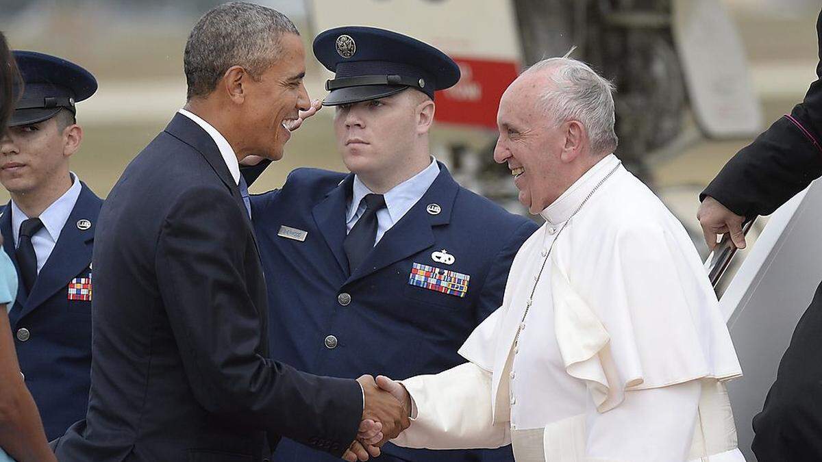 Der Papst von US-Präsident Barack Obama und Frau Michelle am Flughafen erwartet