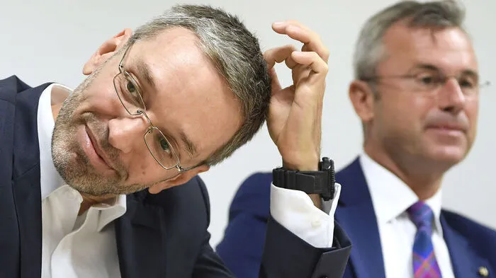 "Wenn die Katze aus dem Haus ist, feiern die Mäuse Kirtag." - FPÖ-Chef Norbert Hofer auf Reha, Klubchef Herbert Kickl macht Stuhlsäge-Party.   "Ich bin kein Klaus Kinski und Herbert Kickl ist kein Peter Alexander." - Schuster bleib bei deinem Leisten, empfiehlt Hofer.