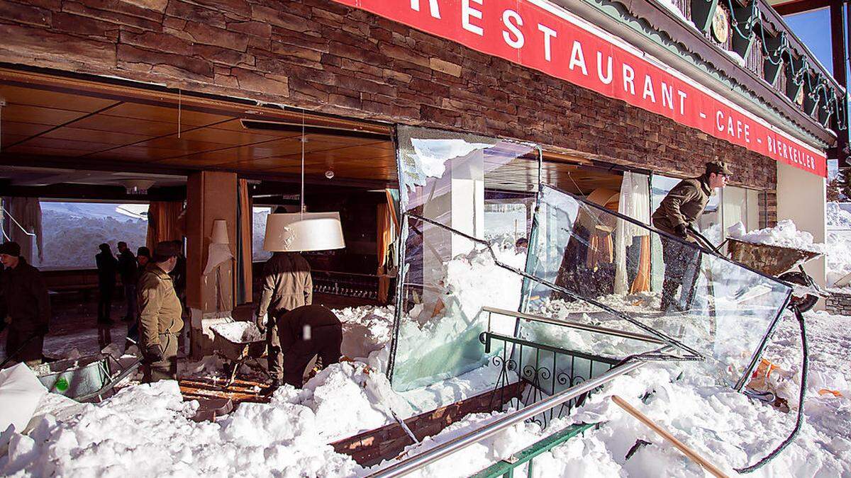 Lawine wälzte sich durch Speisesaal eines Hotels in Ramsau am Dachstein