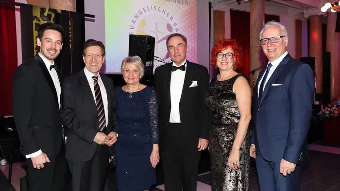 Waren vom Ball begeistert (von links): Gesamtorganisator Klaus Kleinberger, Rektor Hubert Stotter, Superintendentialkuratorin Helli Thelesklaf, Superindentant Manfred Sauer, Gemeinderätin Isabella Rauter und Landtagspräsident Reinhart Rohr.