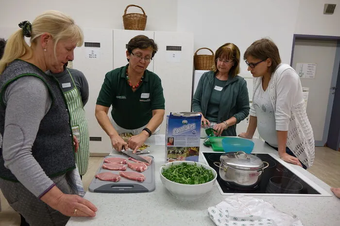 Unter der Leitung von Seminarbäuerin Brigitta Archan wurden Gerichte wie "Schnitzel in Erdäpfelmantel" oder "Rehschnitzel mit Polsterzipf" gebacken.
