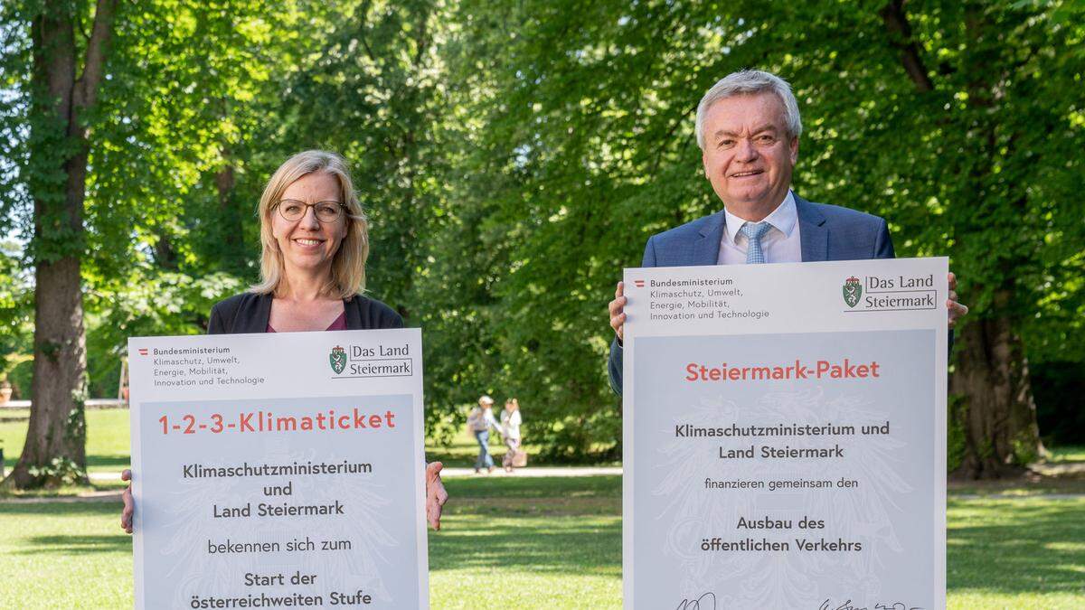 Ministerin Leonore Gewessler (Grüne) und Landesrat Anton Lang (SPÖ), hier bei der Vorstellung des Klimatickets