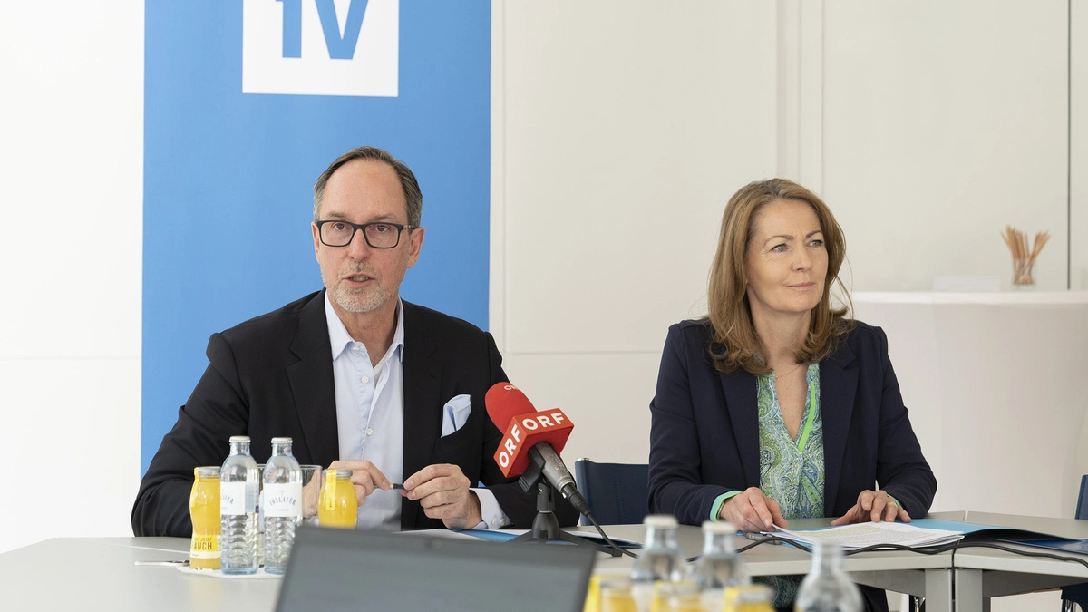 Der Kärntner IV-Präsident Timo Springer und IV-Geschäftsführerin Claudia Mischensky haben ein 20-Punkte-Programm für die neue Landesregierung 
