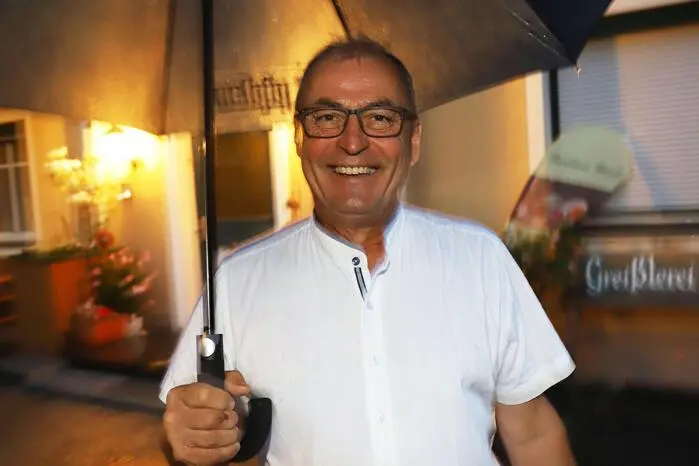 Gesehen wurden: Bürgermeister Georg Kavalar (am Foto), Kulturreferentin Susanna Santer-Hochsteiner, Alt-Bgm. Josef „Sepp“ Bergmann, Bezirksfeuerwehrkommandant Werner Puggl, Kdt. Horst Dionisio und sein Sohn Oliver Dionisio (FF-St. Martin), Ehrenbrandrat Robert Puschl (FF-Ossiach), Gerhard Mainhard  (Rotes Kreuz Bezirksstellenleiter), Christian Zippusch (Generali), Pfarrprovisor Jacek Artur Wesoly, Kapellmeisterin Andrea Engber TK-Tiffen.