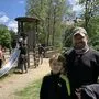 Manfred Stodola und Sohn Timo (9) fuhren extra zum Augarten-Spielplatz.
