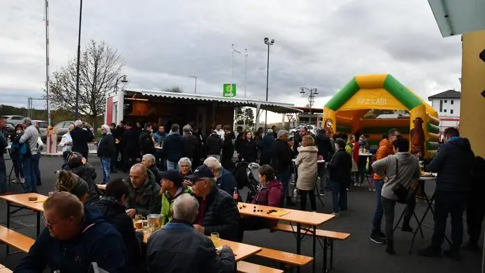 Zahlreiche Gäste folgten der Einladung von Kommandant Peter Domweber.