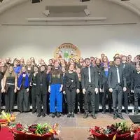 Der Landesjugendchor Niederösterreich und der Landesjugendchor Kärnten/Koroška gaben in der Lodronschen Reitschule in Gmünd ein gemeinsames Konzert