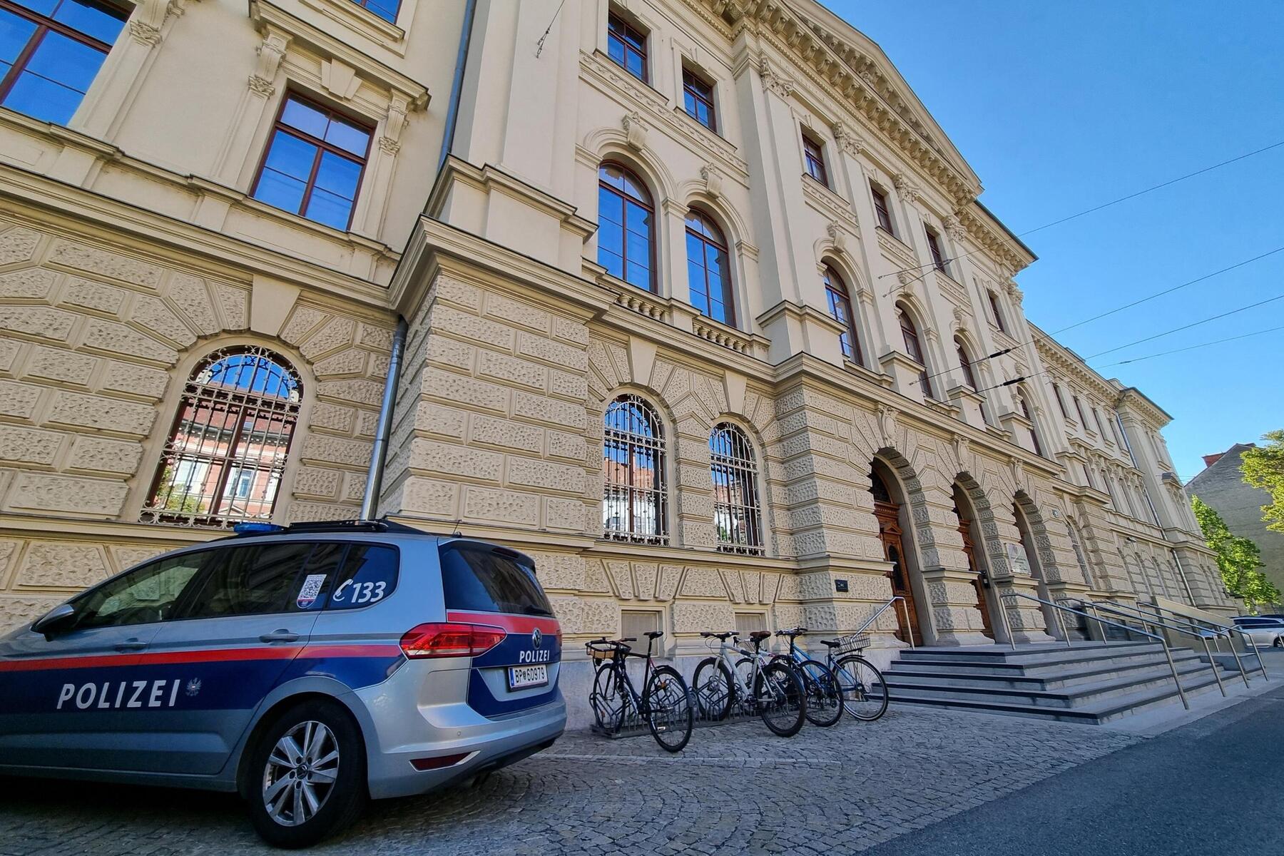 Nacktfotos von Schülern erschlichen: Ex-Lehrer in Graz erneu