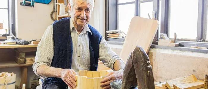 Niko Korenjak in seiner Werkstatt