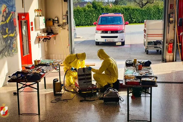 In Zeiten des Corona-Virus muss dabei noch gründlicher vorgegangen werden. Es wurde eigens der Dekontaminationszug aus Voitsberg angefordert.