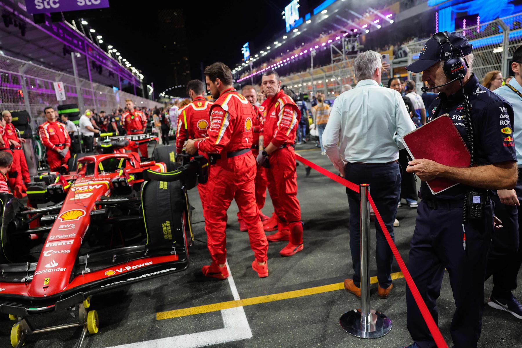 Kommt Adrian Newey? : Ferrari bastelt am Superteam – und das Red-Bull-Imperium wankt
