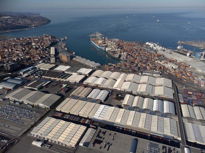 In Koper, dem einzigen Seehafen für Güterumschlag Sloweniens, errichtet Strabag eine neue Lagerhalle