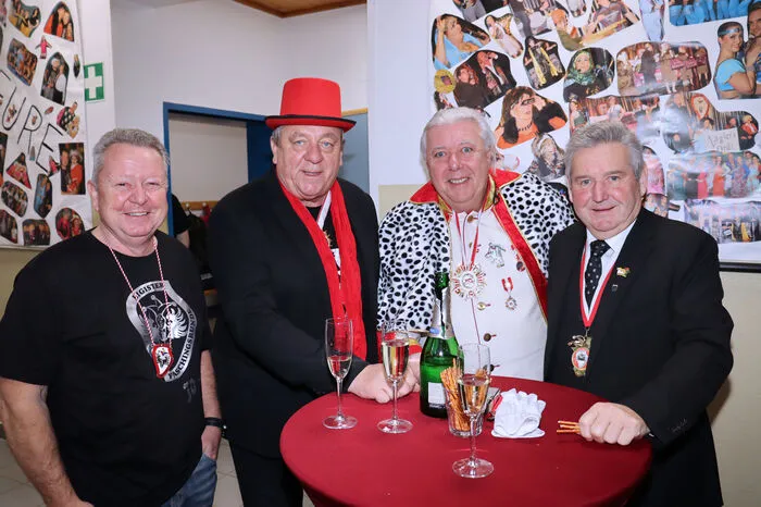 Die Akteure zeigten sich in Bestform und das Publikum dankte nach vier Stunden mit Jubelrufen und Standing Ovation für einen abwechslungsreichen Abend.