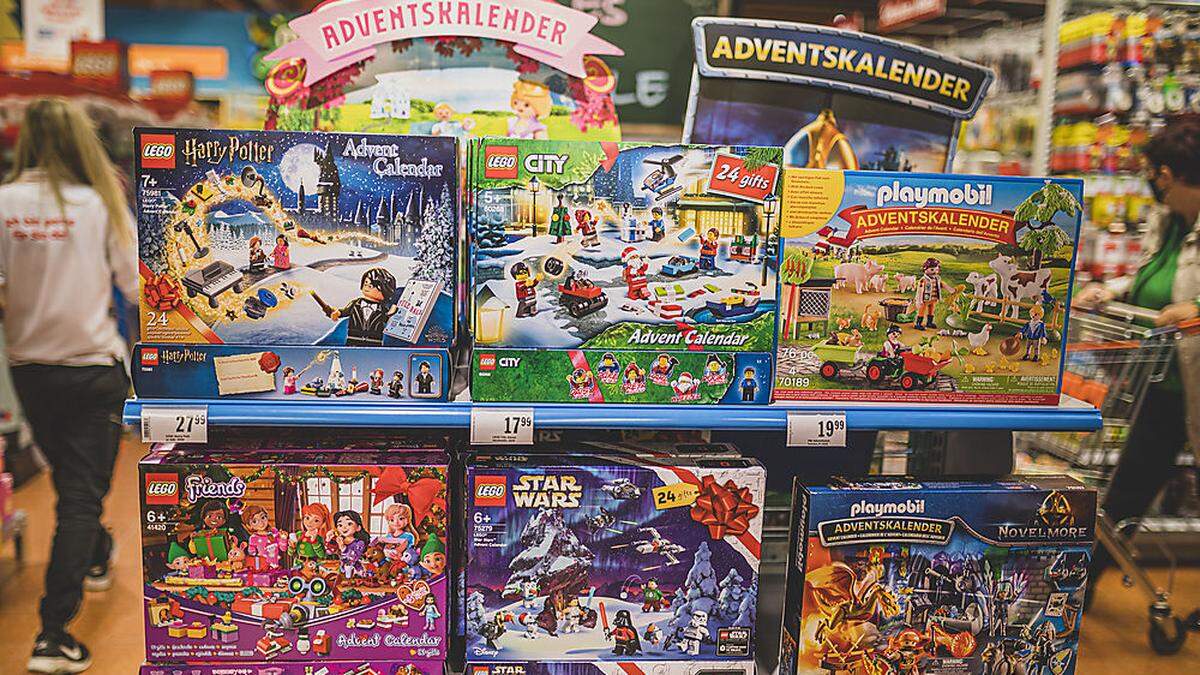 Auch im vorweihnachtlichen Lockdown wollen manche Supermarktketten Waren wie Spielzeug anbieten