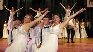 Mit einer glamourösen Polonaise wurde die Ballnacht eröffnet