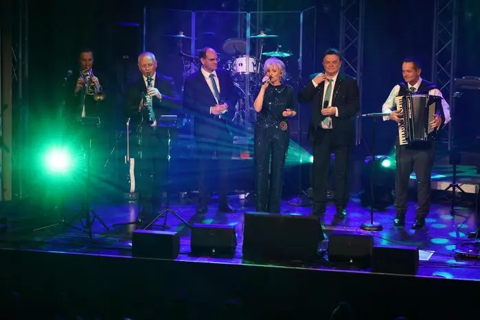 Megastimmung, beeindruckendes Bühnenlicht und ein Publikum, das von der ersten Minute an voll mitging: Dieses Konzert ließ keine Wünsche offen.