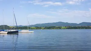 Wallersee mit Segelbooten
