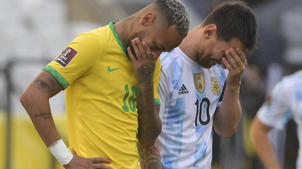 Brasiliens Neymar und Argentiniens Lionel Messi, Teamkollegen bei Paris Saint-Germain, konnten es nicht fassen.
