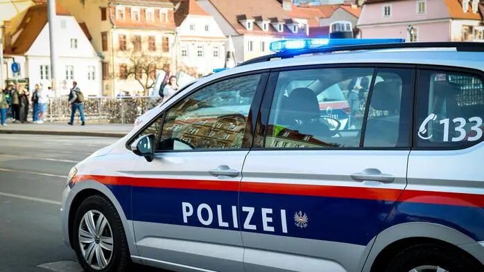 Verfolgungsfahrt mit Polizeiauto (Archivbild)
