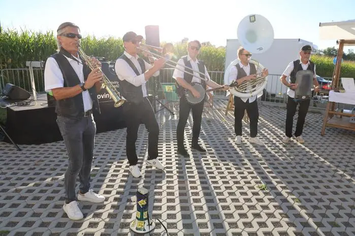 Vor allem die Kombination von perfekt gespielten Jazznummern mit humorvollen Einlagen und Solonummern machten diese Jazzformation zur Kultgruppe des Abends