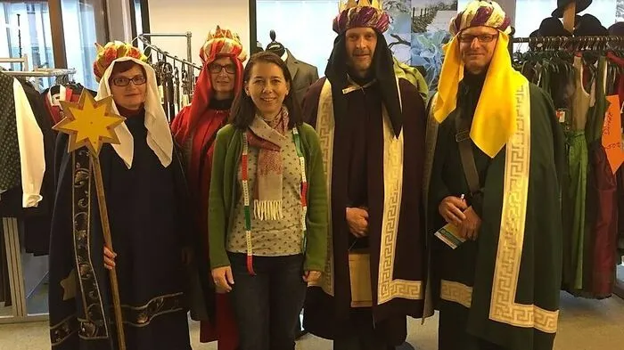 Die erwachsene Sternsingergruppe aus Köflach ist schon seit Jahren in verschiedenen Formationen unterwegs. Diesmal haben sich Michaela, Karin, Christof und Andreas auf den Weg gemacht.