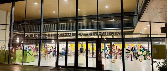 Ein 29-jähriger Lehrer soll in Taufkirchen an der Pram (Oberösterreich) seine Kollegin ermordet haben, danach beging er Suizid