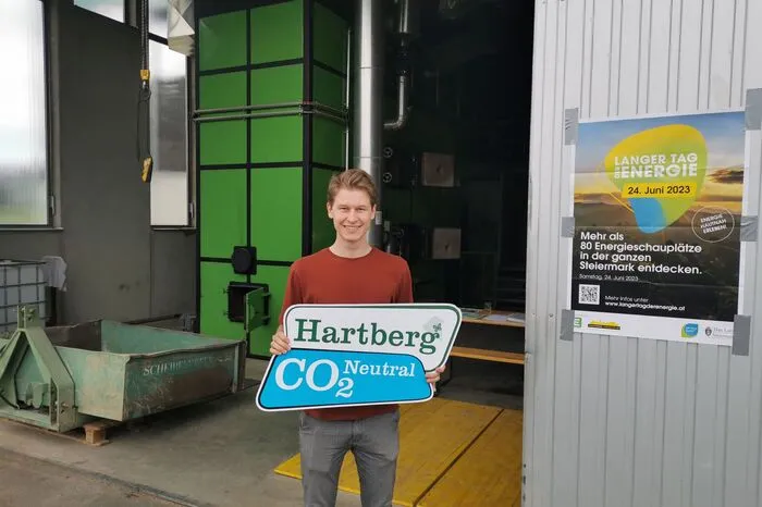 Enzo Robitschko beim 1 Megawatt Heizwerk im St. Johann in der Haide Gewerbepark.