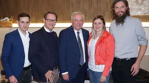 Landeshauptmann Hermann Schützenhöfer mit Bürgermeister Marcus Martschitsch und den Hartberger Kandidaten