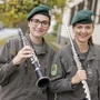 Mit Begeisterung als Frauen beim Heer: Eva Walter (links) und Veronika Unterweger mit Klarinette und Querflöte