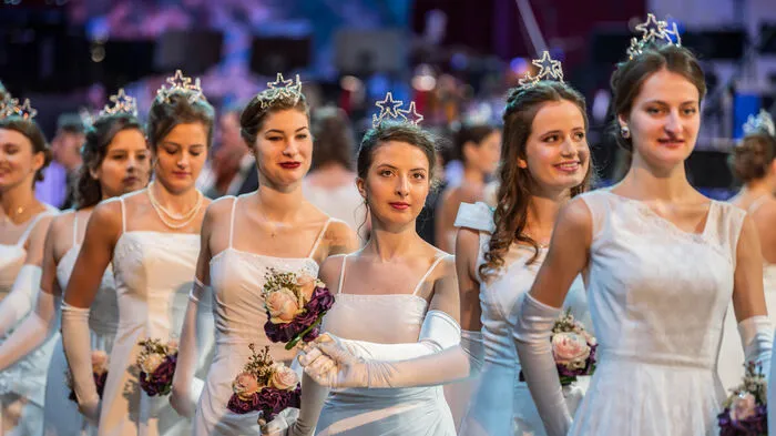 Die Polonaise wird elegant, flott und durchaus sportlich ...