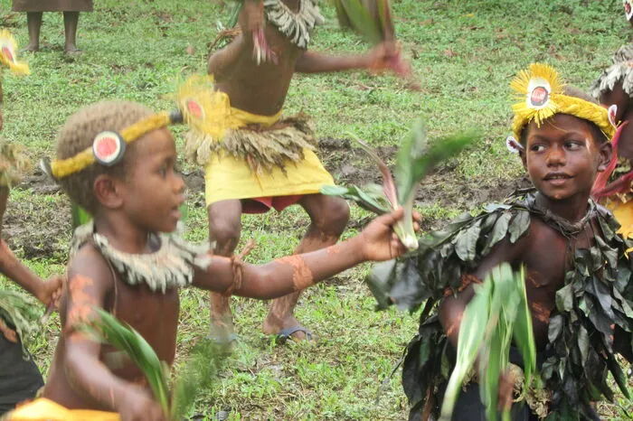 Kleine "Krieger" auf Papua Neuguinea