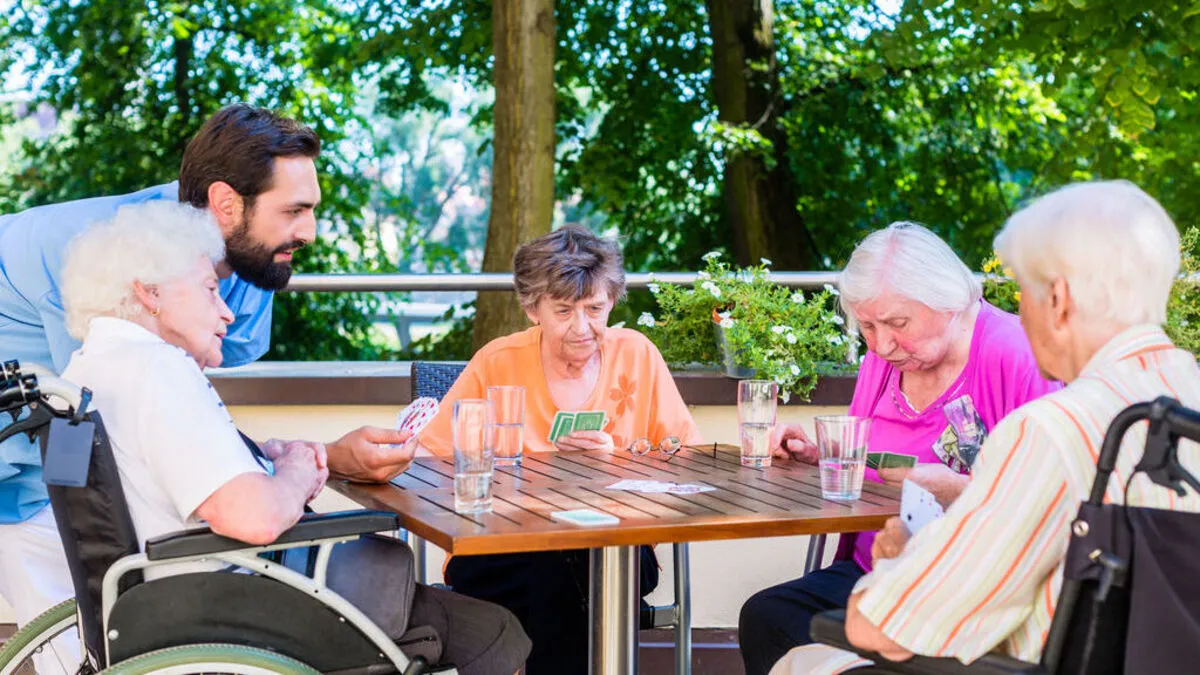 In Gemeinschaft karteln oder doch lieber für sich sein? Betreutes Wohnen bietet immer die Wahl 
