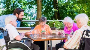 In Gemeinschaft karteln oder doch lieber für sich sein? Betreutes Wohnen bietet immer die Wahl 