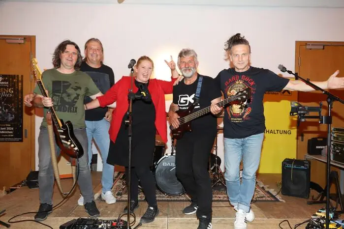 „The West Band“ mit Bandleader Gregor Oman, Miha Smolej, Marko Kopavnik, Nina Bauman und Damjan Mulej aus Rateče/Slowenien.