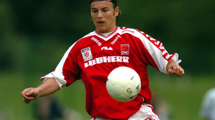 In der Saison 2003/2004 kommt David Sencar erstmals für die Profis des GAK zum Einsatz, in dieser Saison holen die Grazer die Meisterschaft.
