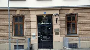 Der Eingang des Bezirksgerichts in Hermagor