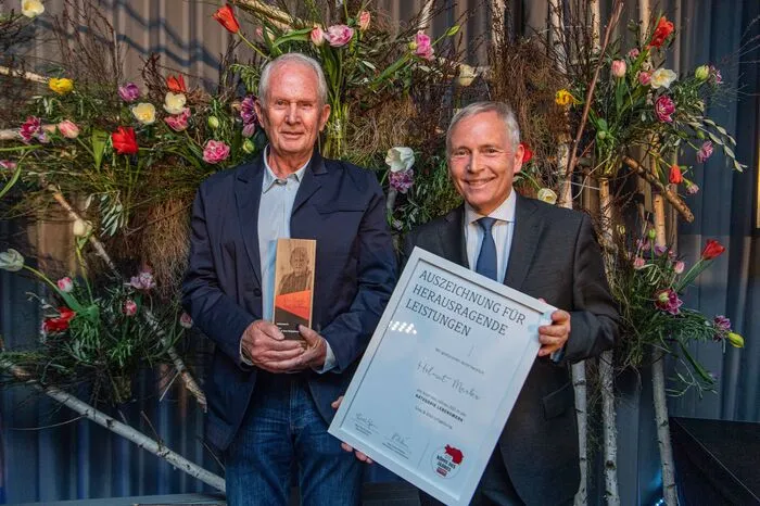 Helmut Marko erhielt die Auszeichnung von Christian Purrer, Energie Steiermark