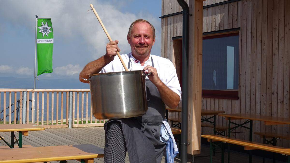 Koch Robert Rossmann kocht derzeit auf der Koralpe auf