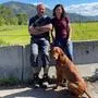Bernhard und Andrea Luckner mit ihrem Hund Sam